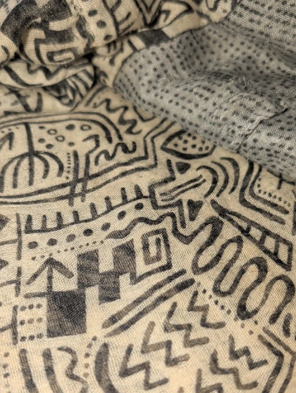 Super Lightweight Abstract Geometric Scarf in Gray and Black Tones